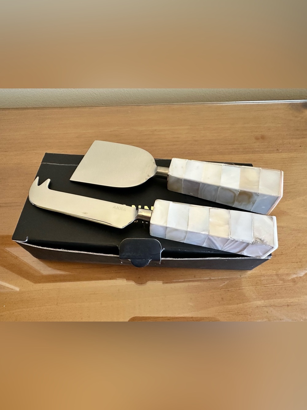Mother of Pearl Handle Cheese Knife and Spatula Set - White